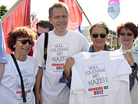 Peter Vietz inmitten von SPD-Stadträtinnen bei der Demo gegen die Nazis am ersten 1. Mai 2007 - Foto: Rüdiger Löster, Lauf